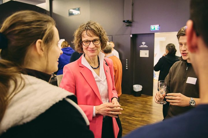 Künstliche Intelligenz beflügelt unsere Träume von einer besseren Welt: Wissen ist immer schneller verfügbar, Arbeit wir...